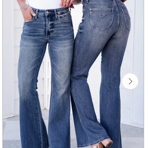 Judy Blue Mid Rise Vintage Medium Wash Tummy Control Flare with Pockets